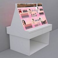 Support d'affichage cosmétique personnalisé en acier inoxydable et MDF écologique à 3-4-5 niveaux avec écran LED et dos en verre pour les magasins de détail