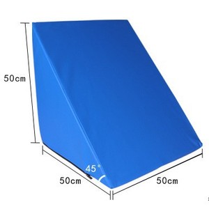 Coussin triangulaire 50x50x50cm, oreiller de soutien imperméable pour les jambes, utilisation en maternité - Product Image 1