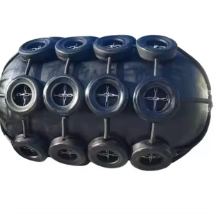 Protection garde-boue pneumatique en caoutchouc de type yokohama sur quai port quai quai ponton quai bateau bateau bateau pare-chocs chaîne de pneus - Product Image 1