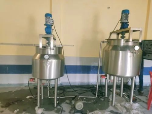 Navire de mélange industriel à réservoir de mélange chemisé SS avec agitateur pour produits pharmaceutiques, alimentaires et chimiques - Product Image 2