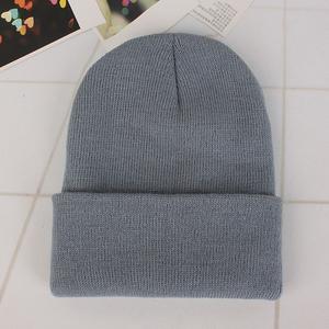 Nouveaux Bonnets d'hiver pour femme Candy tricotés à la main rayés en tissu courant pour l'extérieur Vente en gros - Product Image 6