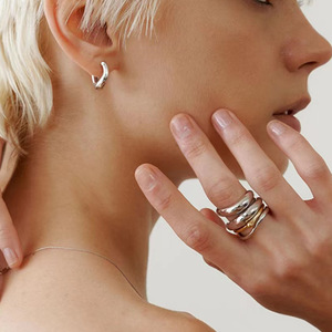 Bague unisexe ERESI en acier inoxydable 316L, plaqué or 18 carats PVD, brillante et tendance, personnalisable pour femme – Nouveauté très prisée, ne ternit pas - Product Image 4