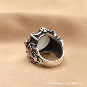 Anillo de Plata Tibetana con Garra de Dragón para Hombre, Incrustaciones de Piedra Roja, Joyería Punk Casual - Product Image 4