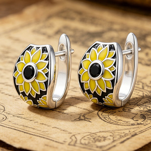Pendientes de botón con diseño de margarita amarilla para mujer, accesorios florales para uso diario - Product Image 3
