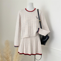 Ensembles de style preppy pour femmes, collection automne, vente en gros S-L : Haut à col rond et jupe longue tricotée, brodée, respirante et écoresponsable