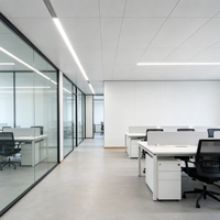 Plaque de plafond en PVC blanc simple, résistante à l'humidité et ignifuge, pour usage extérieur, hôtelier, résidentiel et commercial