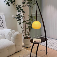 Lampe de sol d'angle à commande tactile LED au design minimaliste nordique contemporain, lumière blanche chaude 3500K, abat-jour cylindrique en bois de noyer