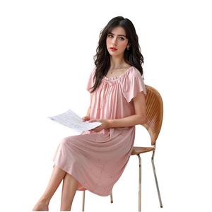 Camicia da Notte Rosa in Modal da Donna Taglie Forti, Vestito da Notte a Maniche Corte con Stampa a Cuori, Scollo Quadrato Ampio, per l'Estate - Product Image 1