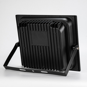 Projecteur LED Solaire 200W IP67 Étanche Extérieur 5000K Lumière du Jour Corps en Aluminium Semi-Encastré Éclairage de Jardin Certifié CE - Product Image 4