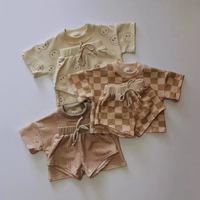 Ensembles de vêtements pour garçons et filles à motif de visage souriant - Style anglais, manches courtes, tenues décontractées et formelles d'été, tissu tricoté