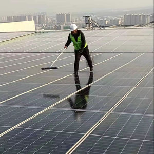 Mesin Pembersih Panel Fotovoltaik dengan Sikat Roller Motor Brushless Komersial <span class=keywords><strong>RE</strong></span>-YINCAI, Peralatan Pencuci Tenaga Surya, Penghilang Debu - Product Image 2