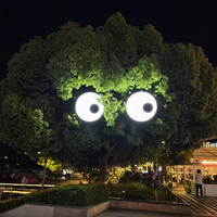 Lampes paysagères à grands faisceaux lumineux, lumières d'arbre extérieures illuminées, décorations publicitaires dynamiques rotatives, installations interactives