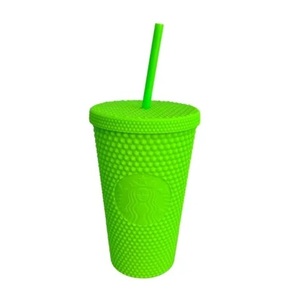 Tumbler con borchie di diamanti da 16 once verde fluorescente tazza calda - Product Image 1