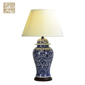 Bester Preis Chinesische Porzellan lampen blaue und weiße Blumen form Tisch lampe zum Verkauf