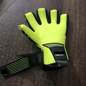 Guantes de portero de diseño personalizado de látex alemán profesional Top Goz de 4mm - Product Image 5