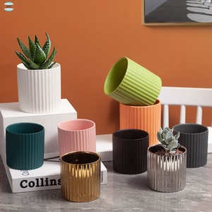 Ensembles de pots de fleurs en céramique personnalisés, designs uniques pour le bureau, petits pots de plantes avec des formes uniques - Product Image 4