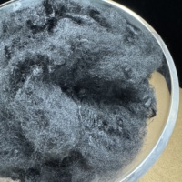 Fibres courtes de polyester recyclé noir en vrac à prix abordable pour projets de géotextiles et feutres d'intérieur automobile