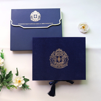 Boîte d'invitation en velours bleu marine de qualité supérieure, couvercle intérieur imprimé artistiquement, style original personnalisé, pour mariage ou fête