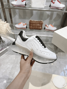 Alexander - Zapatillas Deportivas de Moda con Suela Gruesa y Ligera, Parte Superior de Malla Blanca, Diseño de Cola de Escorpión Negra, Modelo Queen - Product Image 1