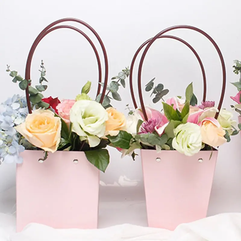 Wholesale suspendus fleuriste bouquet papier portable panier frais rose emballage boîte à fleurs avec poignée