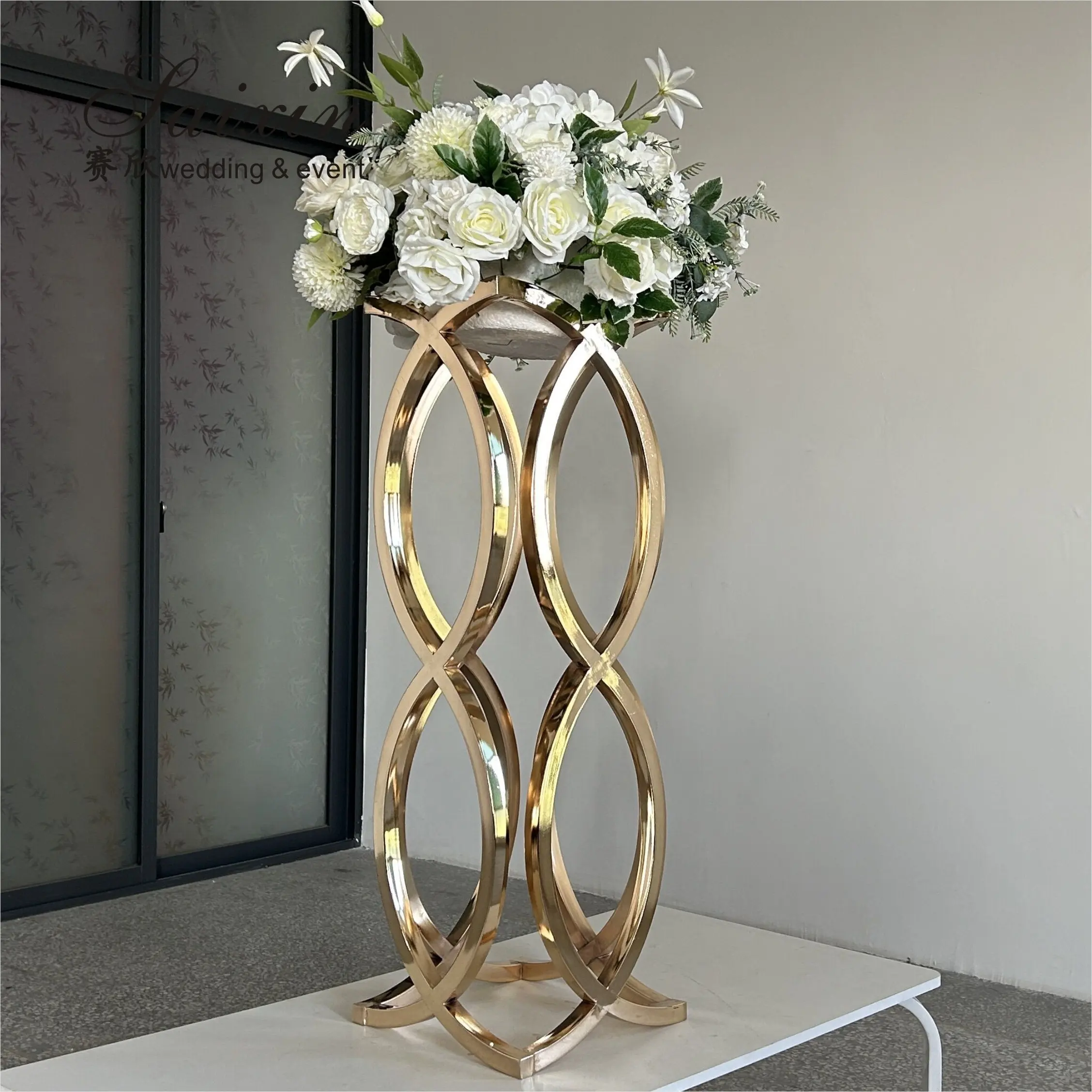 Factory New Design Gold Wedding Centerpiece Unique Metal Flower Stand For Decoration