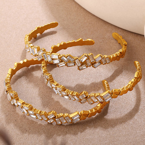 Bracelet ouvert géométrique en zircon plaqué or pour femme, bijoux de fête en alliage de zinc avec sertissage en canal, design irrégulier - Product Image 3