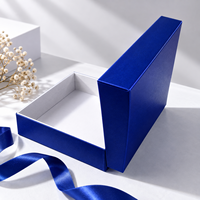 Boîte cadeau rectangulaire en carton rigide sur mesure avec fermeture à rabat et revêtement UV pour bijoux et artisanat
