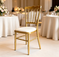 Chaise Chiavari en métal doré avec coussin fixe, chaise pour événements et banquets de mariage, chaise Napoléon empilable en fer pour location hôtelière et événementielle