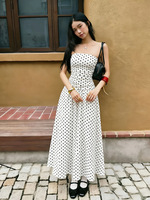 Robe longue d'été fluide plissée taille haute vintage à pois sans col ni bretelles pour femme 2026