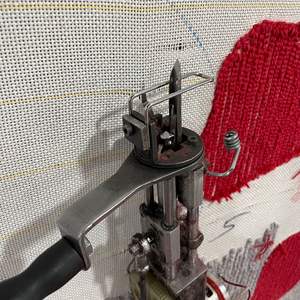 พรมขนสัตว์ทอมือแบบสั่งทำ รูปทรงสี่เหลี่ยมผืนผ้า ขนสัตว์ 81-90% เย็บมือ สำหรับใช้ในสำนักงาน โรงแรม และเชิงพาณิชย์ - Product Image 3