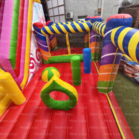 Structure gonflable combinée de 5,5 m/18 pi de hauteur avec château gonflable et toboggan, thème bonbons