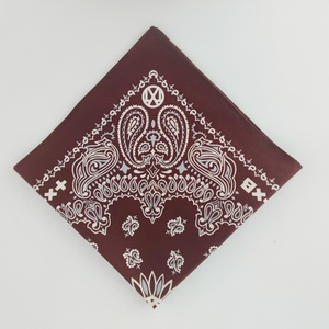 <span class=keywords><strong>Bandana</strong></span> <span class=keywords><strong>marrone</strong></span> stampata per cani, accessorio per il collo, abbinabile a felpe casual per l'outfit quotidiano degli animali domestici - Product Image 2