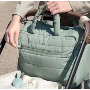 Échantillon Gratuit Sac de Voyage Décontracté Imperméable et Hydrofuge Matelassé avec Logo, Sac Polochon OEM pour Maman, Tapis à Langer Pliable - Product Image 2