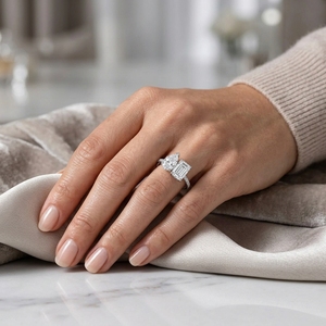 Bague de Fiançailles en Moissanite 10 carats Toi et Moi, Coupe Poire et Émeraude, Bande Pavée en Argent S925, Bague de Promesse, Vente en Gros, OEM/ODM - Product Image 4
