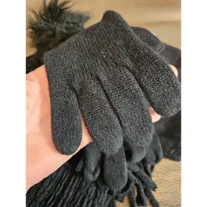 Conjunto de gorro, bufanda y guantes de punto negro de New York & Company - Product Image 5