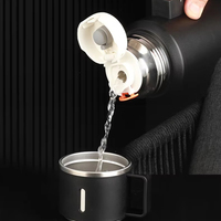 Bouteille d'eau isolée minimaliste de style flacon de 800ml personnalisée Thermos à boire portable écologique Logo de l'infuseur de thé