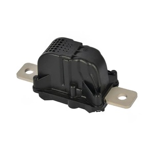 Boîtier de protection de batterie Double Fists 1064689-00-J avec porte-fusible pour interrupteur de batterie Tesla - Product Image 1