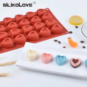 Molde de Silicona para Chocolate con 24 Cavidades en Forma de Corazón para Hacer Dulces y Postres - Product Image 1