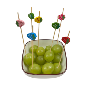 أعواد قطف فواكه صغيرة لطيفة من الفراولة الملونة لحفلات عيد الأطفال - Product Image 4