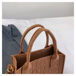 Borsa in feltro di poliestere da donna, borsa a tracolla leggera e testurizzata, borsa casual minimalista con apertura superiore, borsa dalla texture morbida - Product Image 5