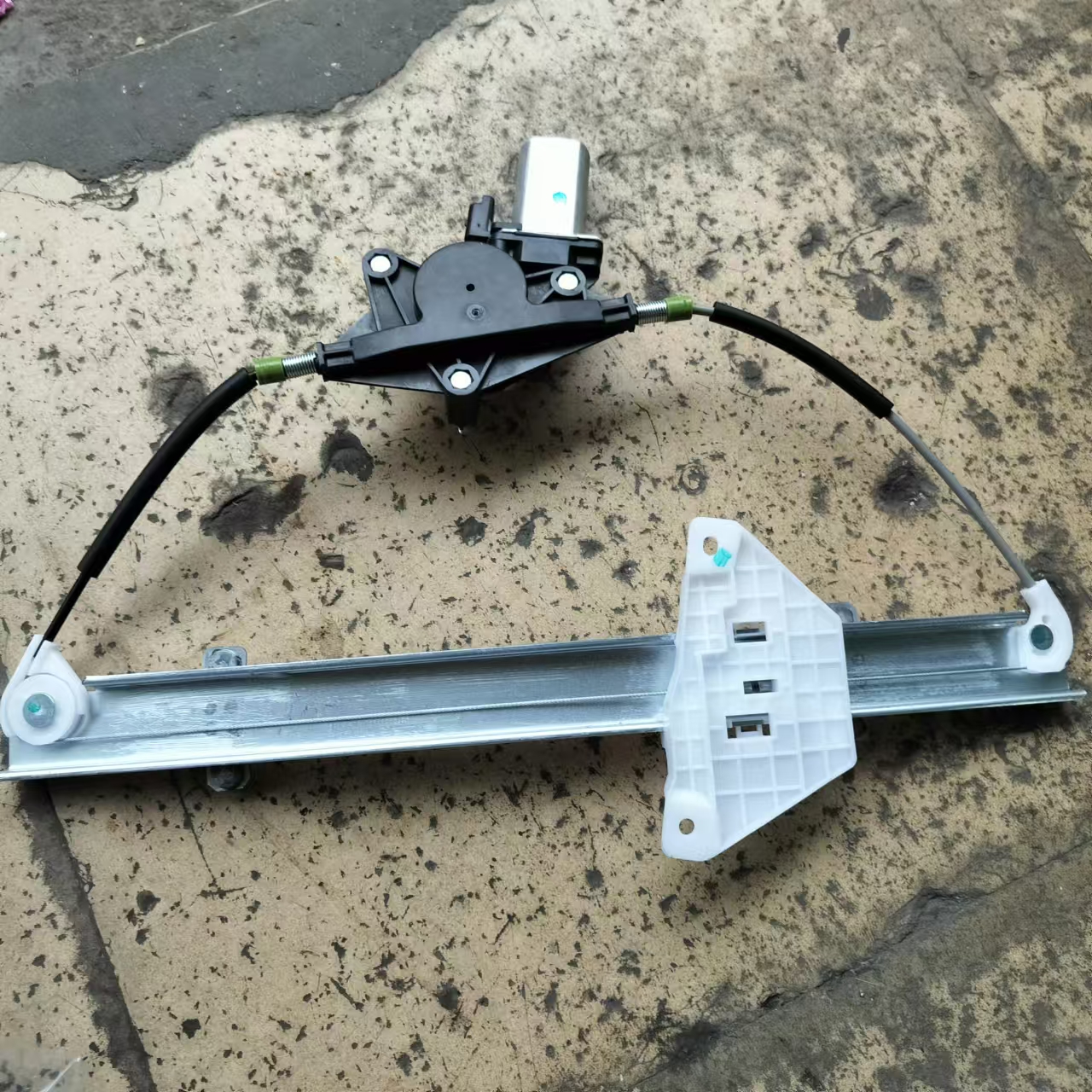 Right Front Power Window Lifter Window Regulator for Wuling Baojun 510 Car Covers Auto Parts Image 6