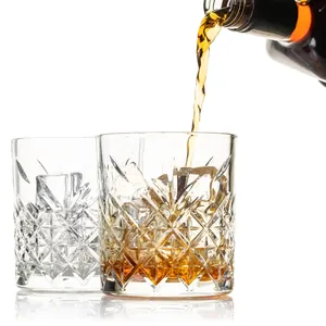 Tasse en verre de cristal sans plomb réutilisable de 300ml avec logo personnalisé Verre à whisky à boire graver torsadé de qualité alimentaire portable