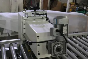 Fabrikdirekt neue automatische Holzbearbeitungsmaschine Scheibenrückhalter Wölbung mit Motor und Befehlshaber für Möbelfabriken
