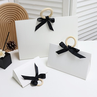 Kreative Champagner-Handtasche Elegante Umweltfreundliche Luxus-Geschenkbox Verpackung Dreieckige Hochzeits-Süßigkeitentasche Beutel Tragbare Kerzenhülle