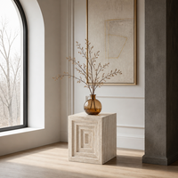 Table de chevet moderne minimaliste pour chambre d'hôtel et salon, en pierre de travertin beige naturel, finition mate luxueuse, socle cube