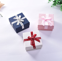 Boîte cadeau rigide haut de gamme 2026, très vendue, pour bijoux femme, avec ruban, nœud, gaufrage, pelliculage UV mat, doublure en éponge, recyclée