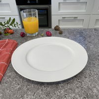 Plats de dîner ronds solides blancs écologiques modernes de 7 pouces avec logo personnalisé pour les fêtes de restaurant à domicile