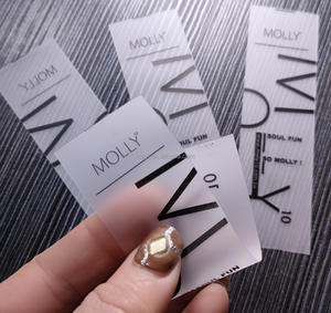 Etiquetas de Lavado Transparentes Cuadradas de Silicona Lavables para el Cuidado de la Ropa, Logotipos Personalizados al por Mayor, Impresión de Serigrafía en Rollo - Product Image 6