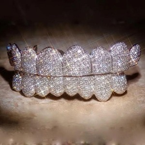 Proveedor Indio de Joyería Dental Diamond Grillz, Cubiertas de Dientes de Lujo para un Estilo de Rapero a la Moda, Disponibles a Precio de Mayoreo - Product Image 3
