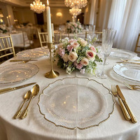 Assiette de présentation en verre transparent à bord ondulé et festonné, finition argentée électroplaquée, style nordique moderne de luxe, pour la location d'événements et de mariages